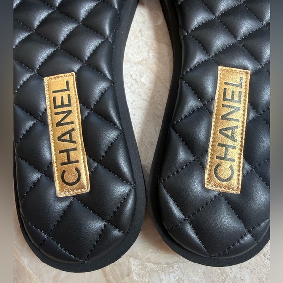 Chanel Slide Sandals Quilted Lambskin Size 38 - Picture 6 of 14